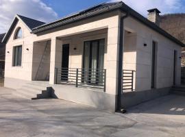 L&vHOUSE，位于迪利然的酒店