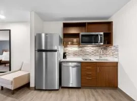 Everhome Suites Glendale Sports Entertainment District by Choice Hotels