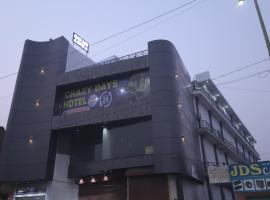 Crazzy Days Hotel I Sonipat，位于索尼帕特的酒店