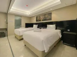 Spacious Combined Studio Apartment at Warhol (W/R) Residence By Travelio