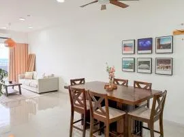 Sunset Ark Condo near Lake Garden with WiFi Netflix