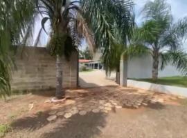 Espaço sagrada família，位于隆德里纳的酒店