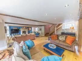 Stunning Character Property with hot tub & SAUNA