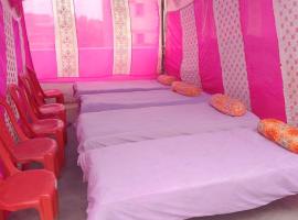 TENT stay near SANGAM，位于Prayagraj的豪华帐篷