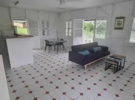 Haut de villa 1chambre climatisée à 3min de l'habitation Clément