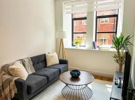 Modern Leeds Central Stay -2 min walk from station