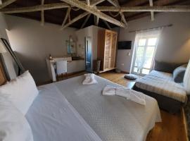 Aelia Apartments Limnos，位于Th&aacute;nos的带停车场的酒店