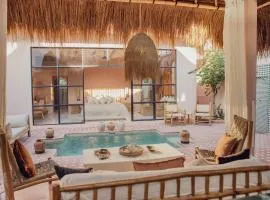 Villa Pinkaboo - Gorgeous and Luxury One-Bedroom Villa in the Heart of Canggu