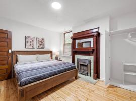 Oakland, Pittsburgh !B Stylish and Quiet Private Bedroom with Shared Bathroom，位于匹兹堡的酒店