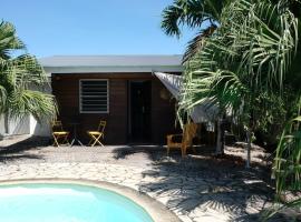 Ti Arouman Adorable Guest House with Pool，位于Camp de Rémire的酒店