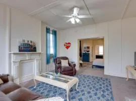 9 Mi to Downtown St Louis Apt with Fire Pit Access