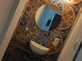 White Guest House，位于坎多林的酒店