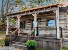 Barnwood Village，位于白硫磺泉镇的酒店