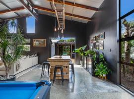 The Black Barn - 2 Bedrooms，位于Kumeu的酒店