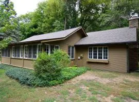 Charming 3 Bedroom - The Brown Cottage is located in Holland, MI