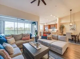 Elegant Naples Condo with Golf View and Community Pool