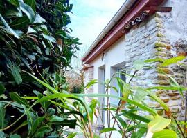Studio, aire de loisirs avec piscine，位于Marigny的酒店