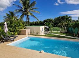 BUNGALOW PISCINE ZEN & GREEN - confort，位于拜马欧的民宿