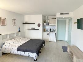 Studio near train station and sanctuary，位于卢尔德的酒店