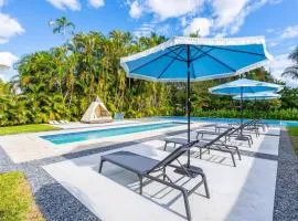 Biscayne River Home: Pool Pickleball Fun