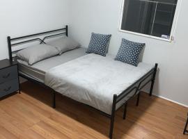 Comfy apt with skyline front view Mins away from NYC，位于泽西市的酒店