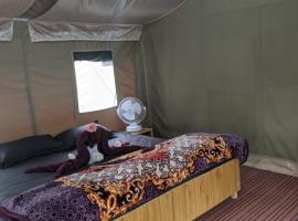 Soma Caves Tents，位于Jagatsukh的酒店