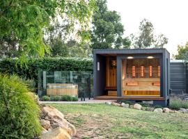 Seaview - spa and ocean views in luxury，位于亚林加普的酒店