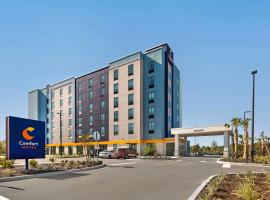 Comfort Suites Titusville near Kennedy Space Center，位于泰特斯维尔的酒店