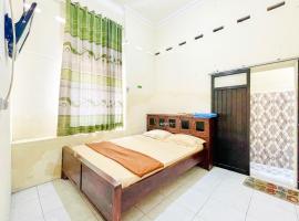 Wisma Air Mancur Malang Mitra RedDoorz，位于玛琅的酒店