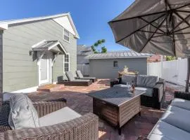 Charming Condo with City Views 5857