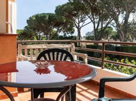Apartmento con piscina y pista de tennis，位于帕拉弗鲁赫尔的酒店