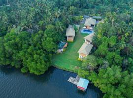 Ayuwaters Authentic Yoga and Ayurveda Retreat by the River All Inclusive，位于贝鲁沃勒的酒店