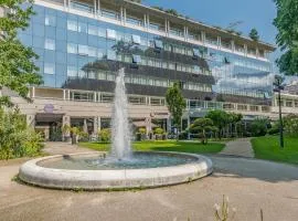 艾克斯莱班金色郁金香Spa酒店