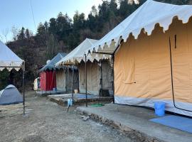 Morning Glory Camping and trekking，位于乔斯希马特的豪华帐篷