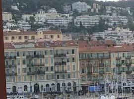 Nice port quartier antiquaire