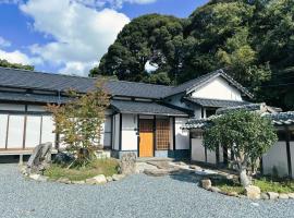 いとくろ邸 糸島古民家貸切民泊 Spacious Historic Estate，位于Itoshima的酒店