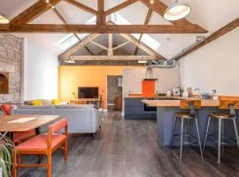 18th Century modern conversion with private parking