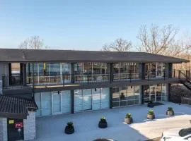 Luxury Apt on Bagnell Dam Blvd!
