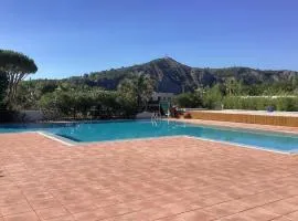 Bel appartement T3 avec jardin privatif et piscine commune