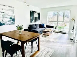Luxury condo beach side Yaletown