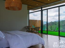Glamping Los Turpiales，位于Pijao的豪华帐篷