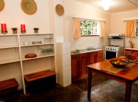 Down Gran's Self-Catering Cottage，位于Lobamba的木屋