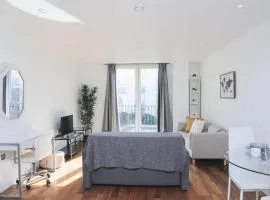 City Centre Flat within the Hayes Complex