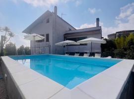 Villa Cresta, private villa with pool，位于Naso的酒店