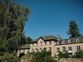 Chateau de Vaudezert And The Gate House，位于瑞维尼苏桑代纳的酒店