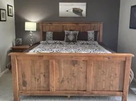 Gorgeous Updated Lake View Condo 942 3