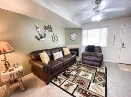 Lake View Condo 930 2，位于加登城的酒店
