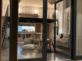 Evas Urban loft 1 CLOSE TO PYTHAGOREIO，位于Chóra的酒店