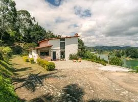 La Villa, Espectaculares vistas al lago Peñol-Guatape