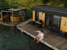 Costa del Kryspi Całoroczne Domy na Wodzie，位于Cholerzyn的酒店